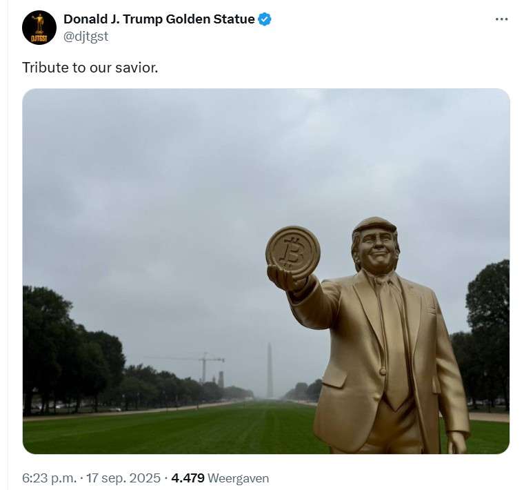 X bericht Donald J. Trump Golden Statue