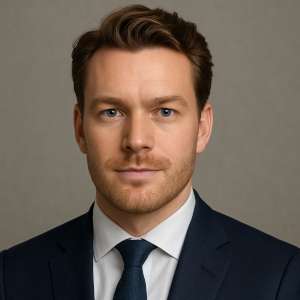 Lucas Verbrugge, Hoofdanalist